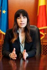 Cristina Prună: Deficitul scade, dar reforma statului întârzie; nota de plată o poartă contribuabilii şi economia privată